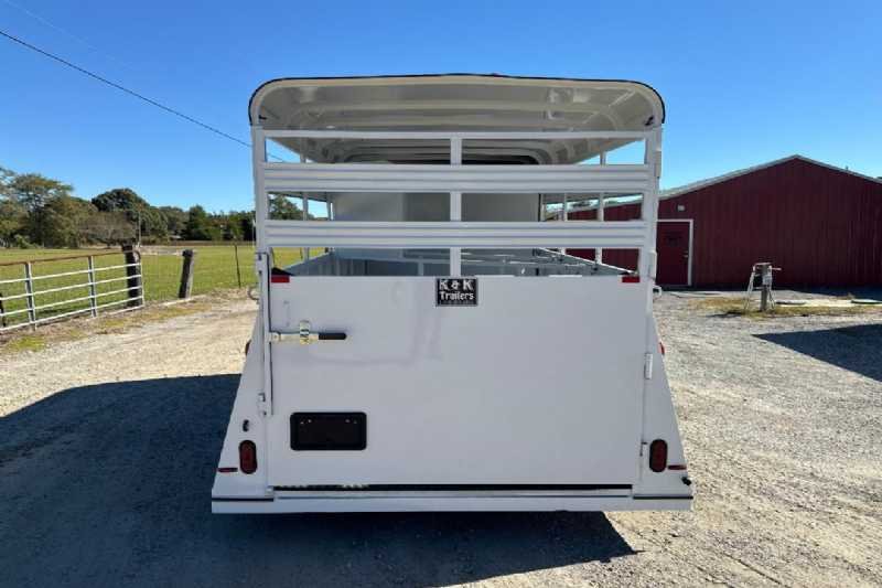 New 2026 Bee 3HBPSL 3 Horse Trailer with 2' Short Wall - Image 9