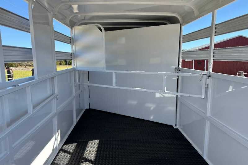 New 2026 Bee 3HBPSL 3 Horse Trailer with 2' Short Wall - Image 6