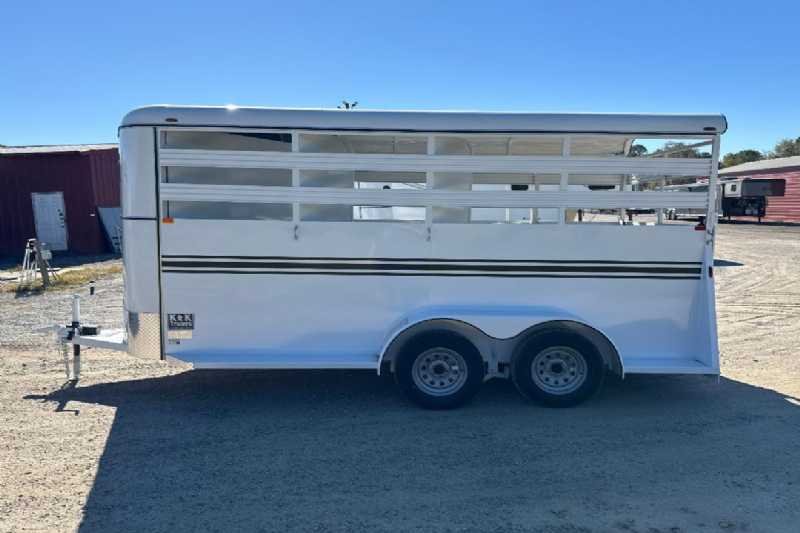New 2026 Bee 3HBPSL 3 Horse Trailer with 2' Short Wall - Image 10