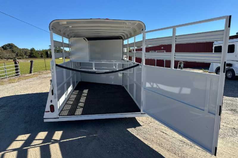 New 2026 Bee 3HBPSL 3 Horse Trailer with 2' Short Wall - Image 8