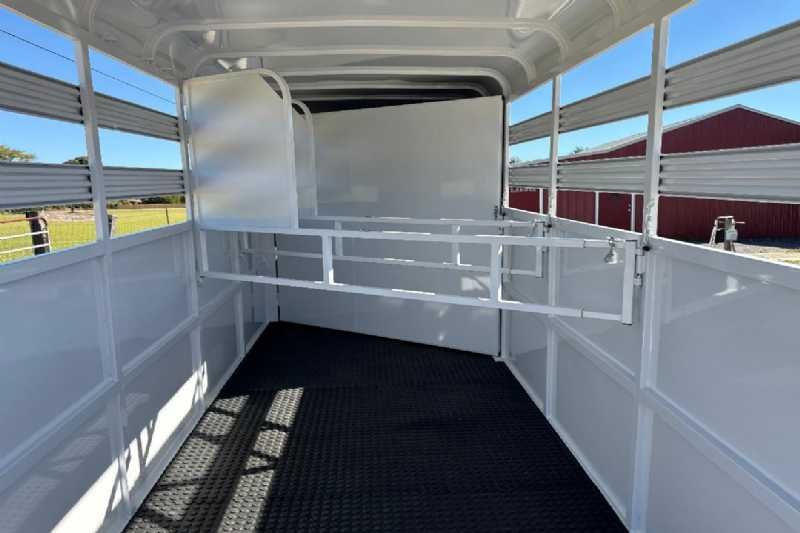New 2026 Bee 3HBPSL 3 Horse Trailer with 2' Short Wall - Image 7