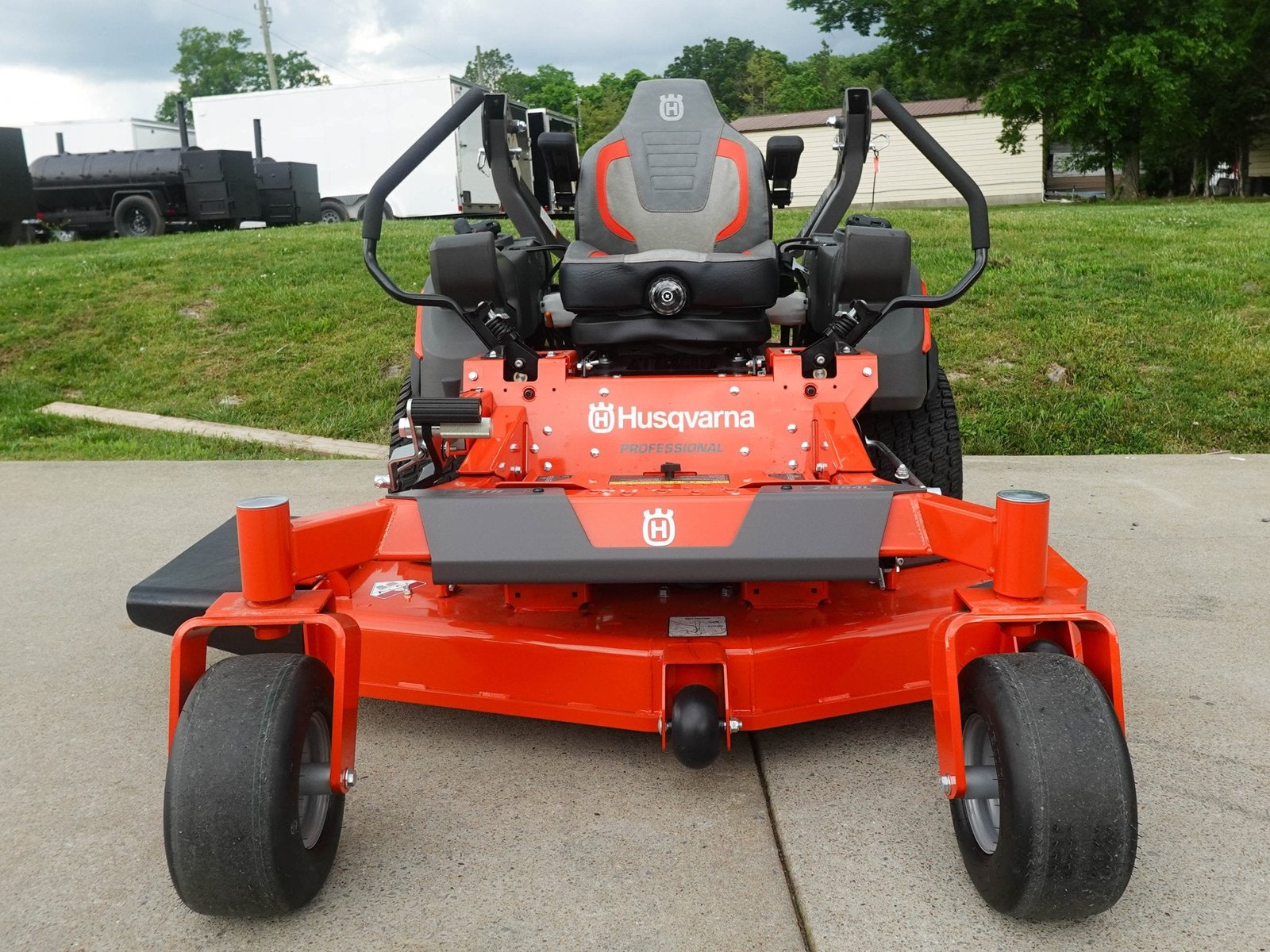 Husqvarna Z554L 54" Zero Turn Mower 27HP Kaw V-Twin +Bonus 522L Trimmer (Scratch and Dent) - Image 3