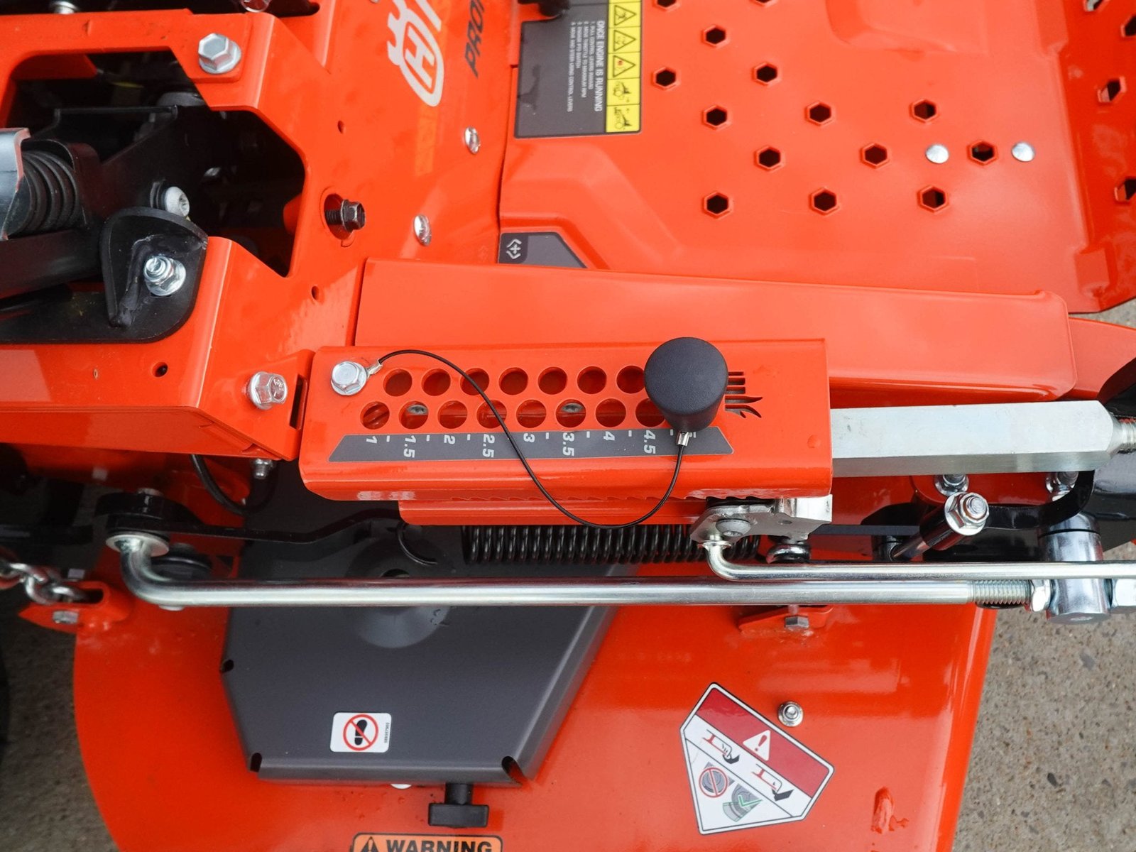 Husqvarna Z554L 54" Zero Turn Mower 27HP Kaw V-Twin +Bonus 522L Trimmer (Scratch and Dent) - Image 14