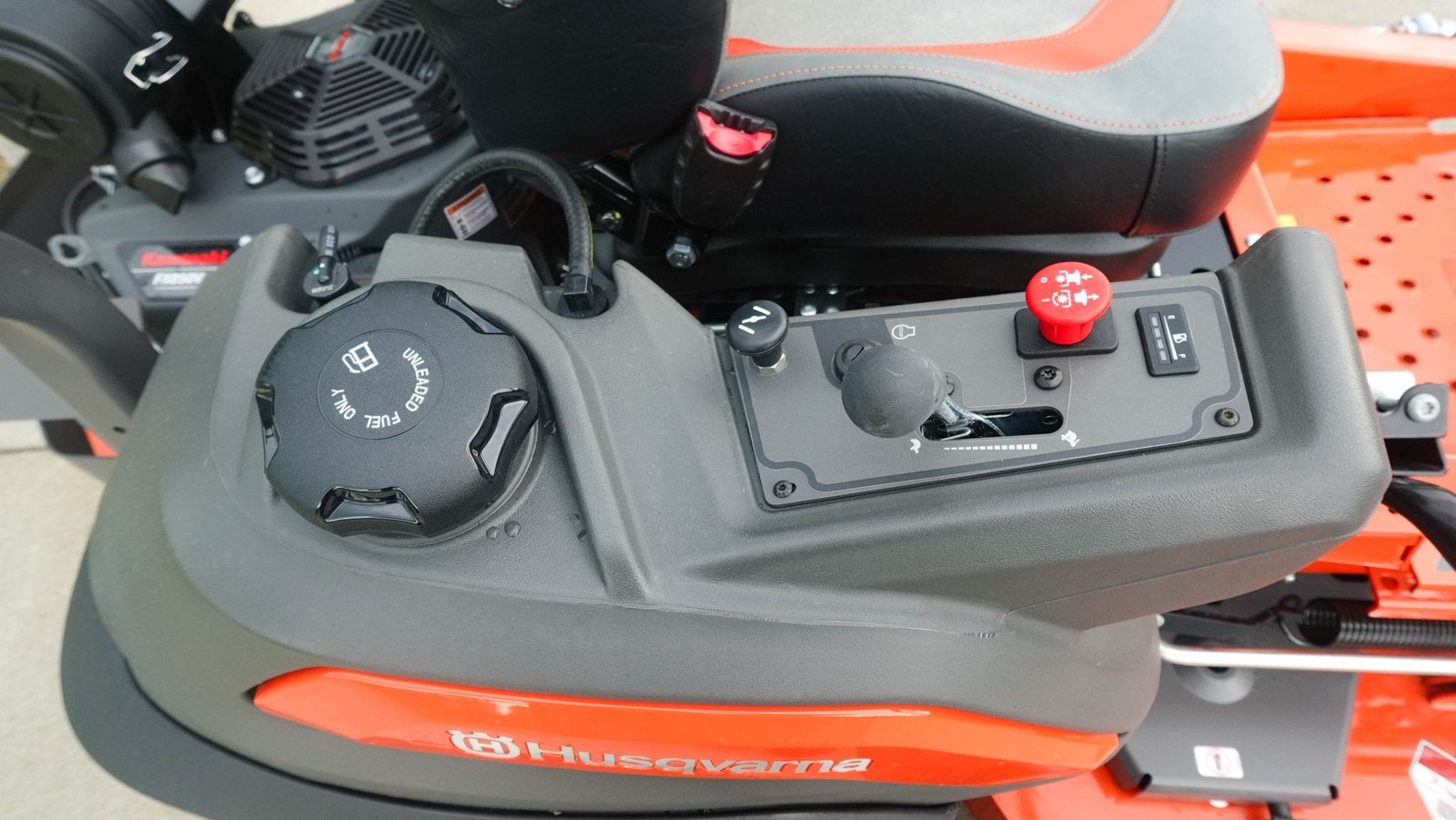 Husqvarna Z554L 54" Zero Turn Mower 27HP Kaw V-Twin +Bonus 522L Trimmer (Scratch and Dent) - Image 15