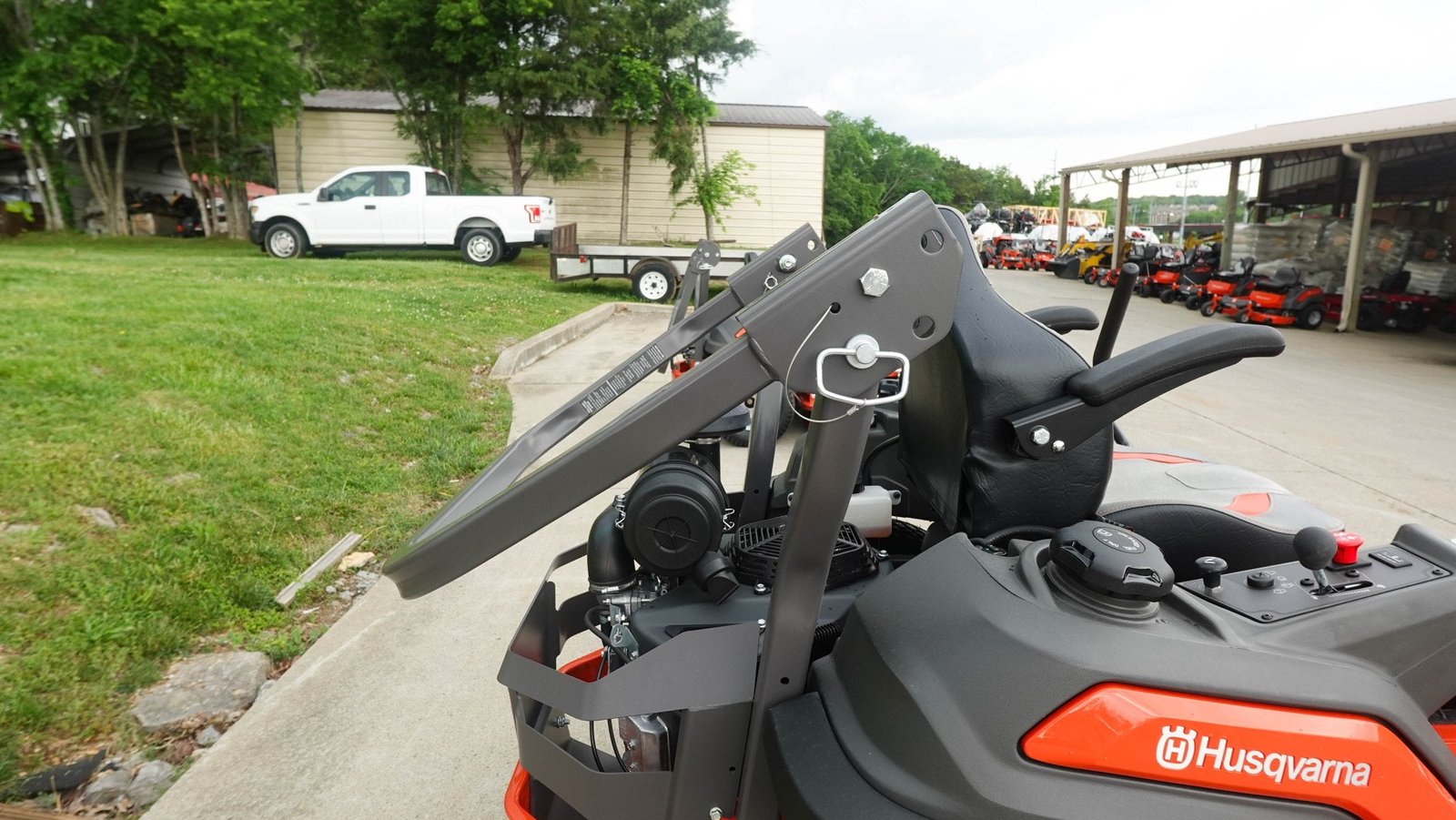 Husqvarna Z554L 54" Zero Turn Mower 27HP Kaw V-Twin +Bonus 522L Trimmer (Scratch and Dent) - Image 18