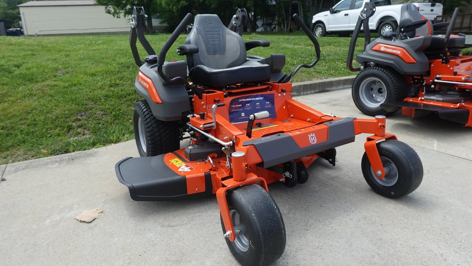 Husqvarna 48" Z448 Zero Turn Mower 22HP KAW +Bonus 522L Trimmer (Scratch and Dent) - Image 4