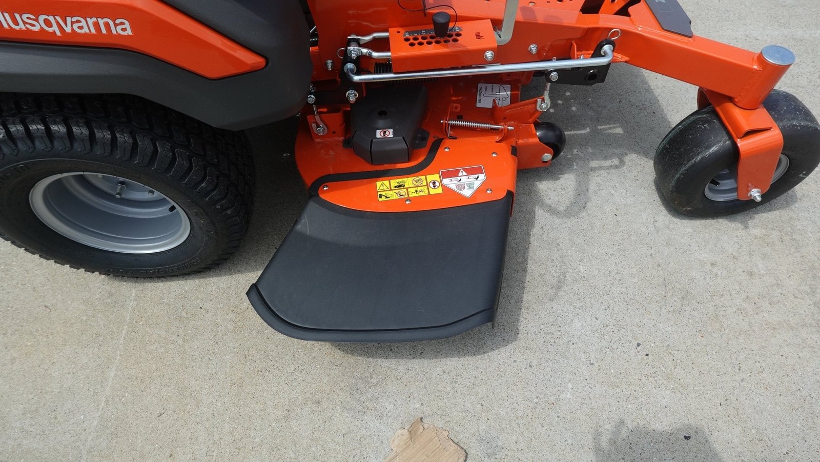 Husqvarna 48" Z448 Zero Turn Mower 22HP KAW +Bonus 522L Trimmer (Scratch and Dent) - Image 23