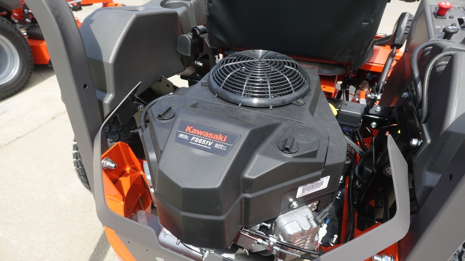 Husqvarna 48" Z448 Zero Turn Mower 22HP KAW +Bonus 522L Trimmer (Scratch and Dent) - Image 19