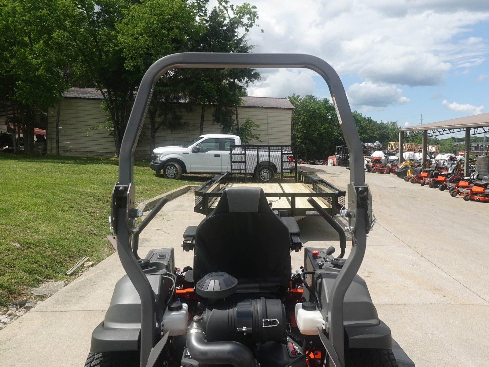 Husqvarna Z554L 54" Zero Turn Mower 27HP Kaw V-Twin +Bonus 522L Trimmer (Scratch and Dent) - Image 10