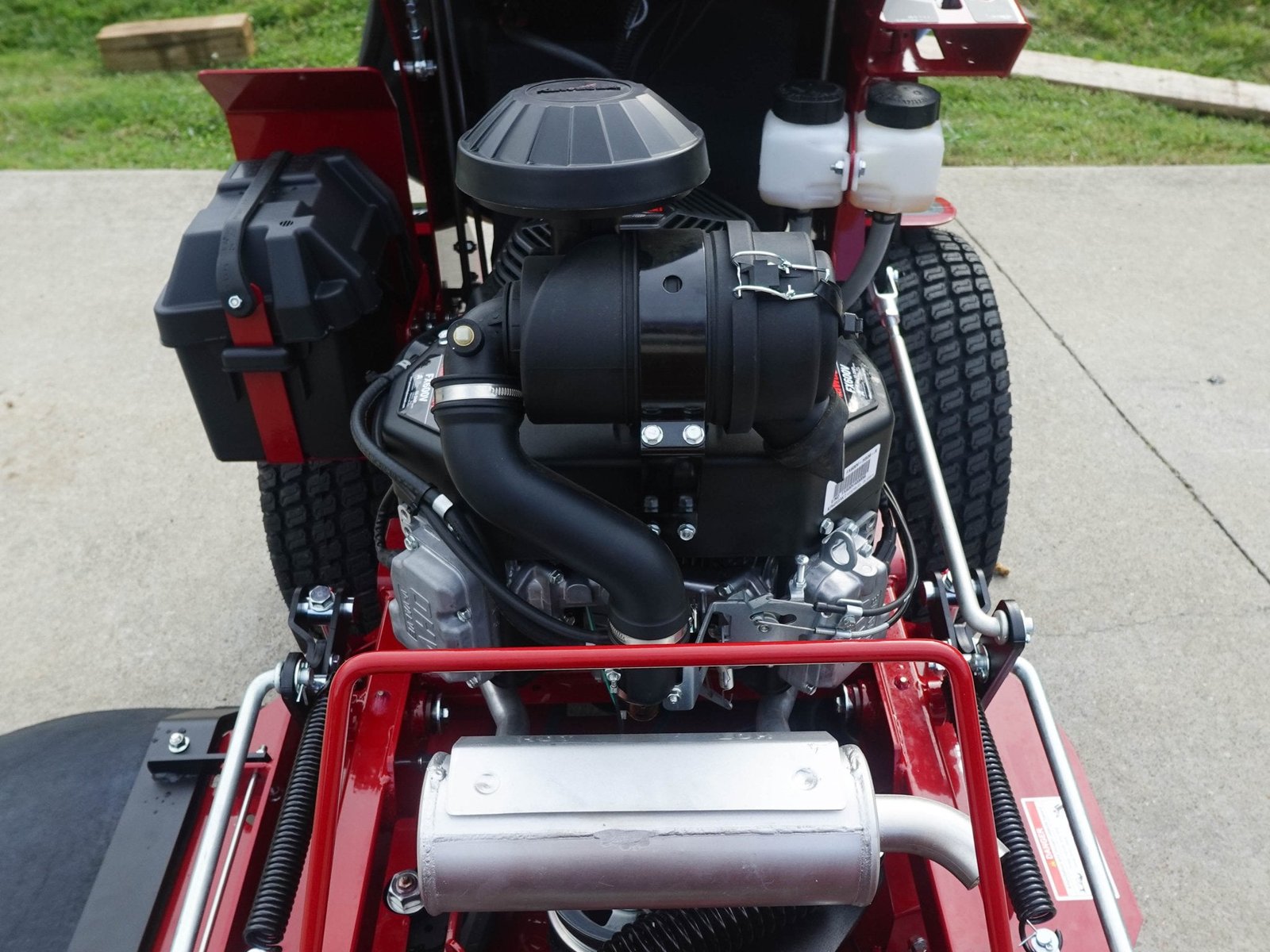 Ferris SRS Z1 36" Stand-On Commercial Mower 5901939 19HP KAW (Instant Rebate Included) - Image 10