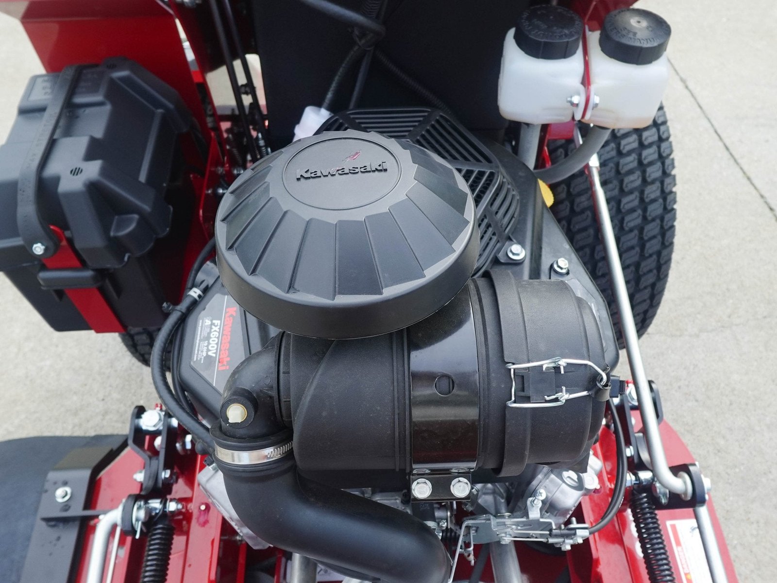 Ferris SRS Z1 36" Stand-On Commercial Mower 5901939 19HP KAW (Instant Rebate Included) - Image 12