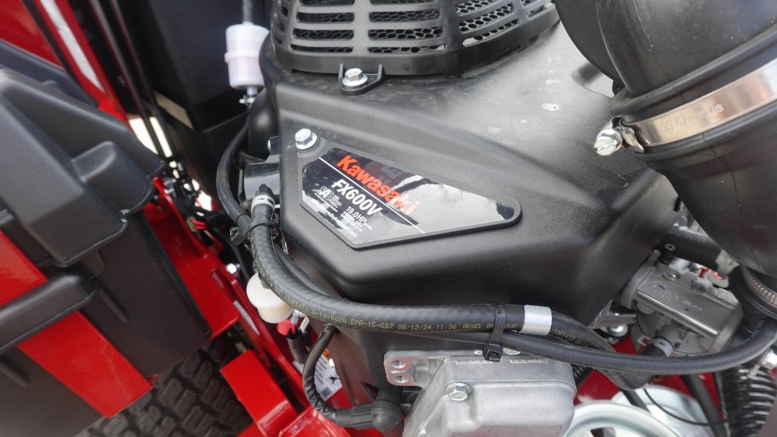 Ferris SRS Z1 36" Stand-On Commercial Mower 5901939 19HP KAW (Instant Rebate Included) - Image 13