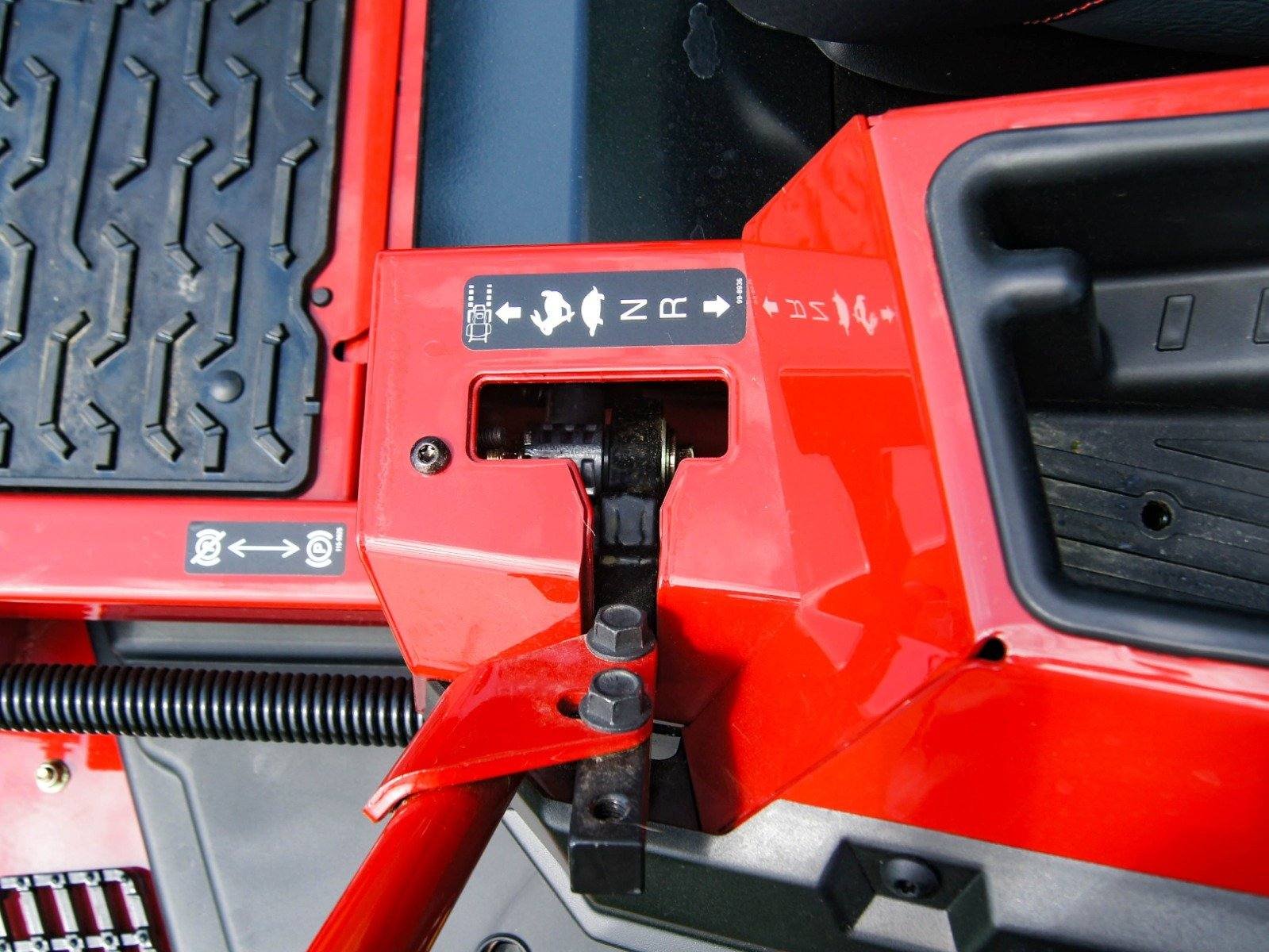 Toro 74015 60" ZMaster 4000 HDX Pro Zero Turn Mower 31HP KAW (Spring Sales Event) - Image 15